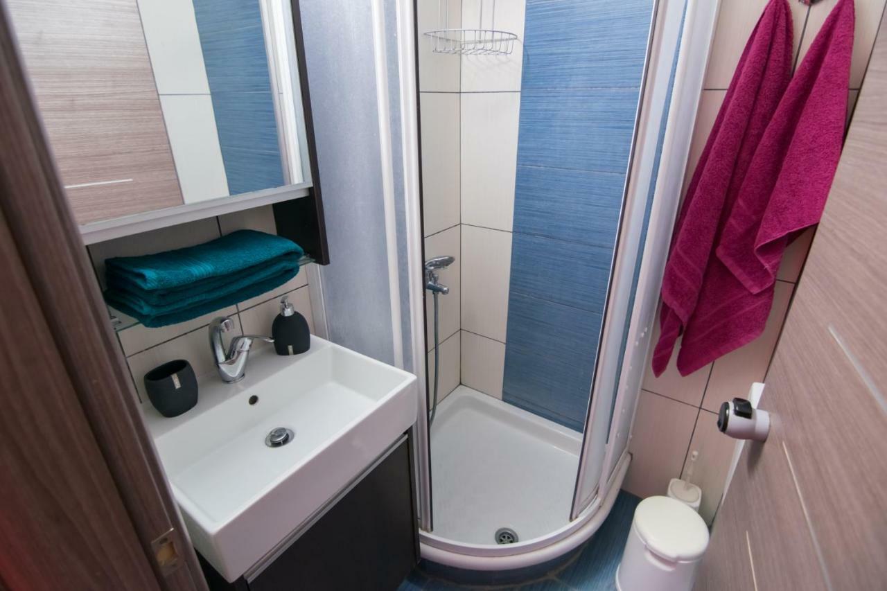 Avra Comfort Rooms - Family Nea Poteidaia Exterior foto